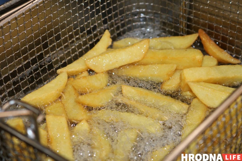 Фудтрак "Пан Картофан" адкрыўся на Віленскай: ёсць конусныя піцы і бульбачка з "сакрэтным" хрустам