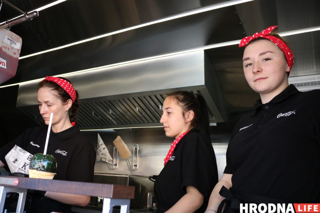 Фудтрак "Пан Картофан" адкрыўся на Віленскай: ёсць конусныя піцы і бульбачка з "сакрэтным" хрустам