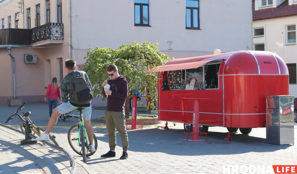 Фудтрак "Пан Картофан" адкрыўся на Віленскай: ёсць конусныя піцы і бульбачка з "сакрэтным" хрустам