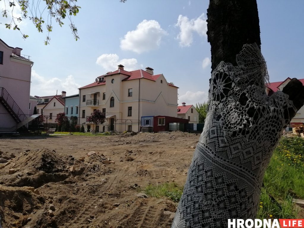 Відэафакт: Ламалі вішню экскаватарам, бо не было пілаў