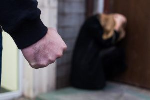 Відэа: у Лідзе збілі дзяўчыну, у яе ўдары і пераломы