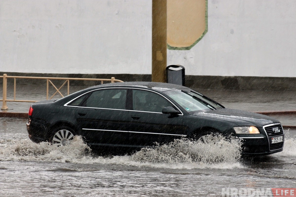ФОТО: Первый летний ливень затопил улицы Гродно
