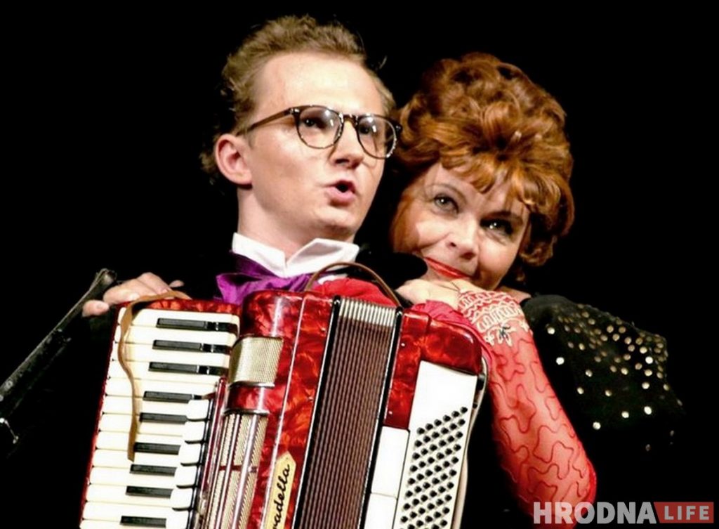 Акторы з Беластоку паказалі гродзенцам «Помсту» па-польску