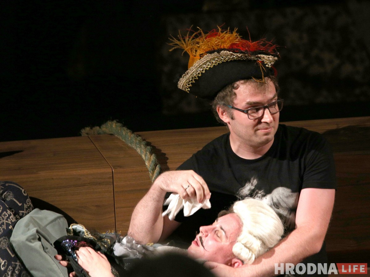 Акторы з Беластоку паказалі гродзенцам «Помсту» па-польску Акторы з Беластоку паказалі гродзенцам «Помсту» па-польску