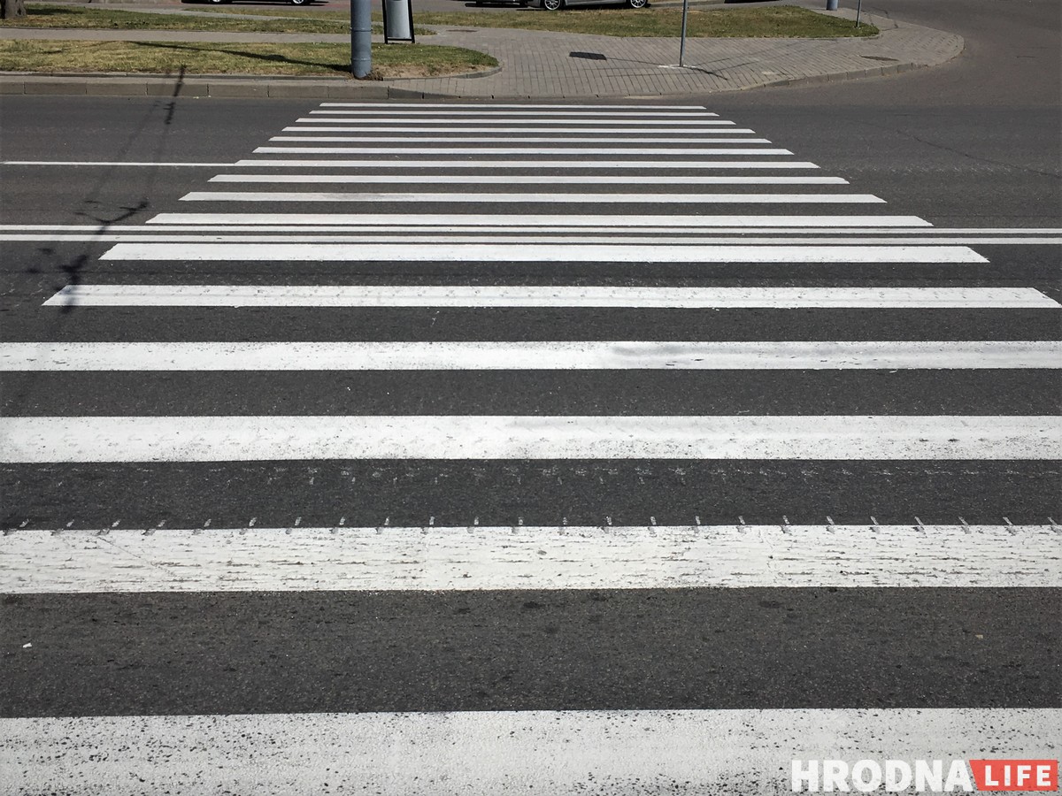 Як выглядае асфальт пасля рэпетыцыі парада да Дня незалежнасці і што пра гэта пішуць у Instagram