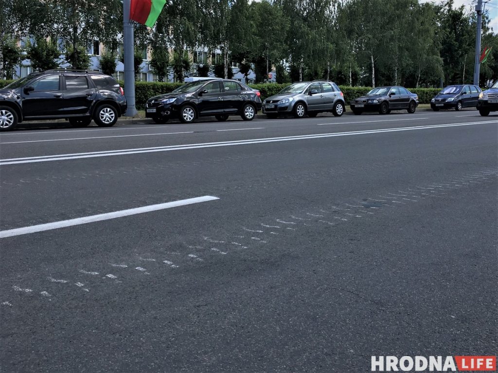 Як выглядае асфальт пасля рэпетыцыі парада да Дня незалежнасці і што пра гэта пішуць у Instagram