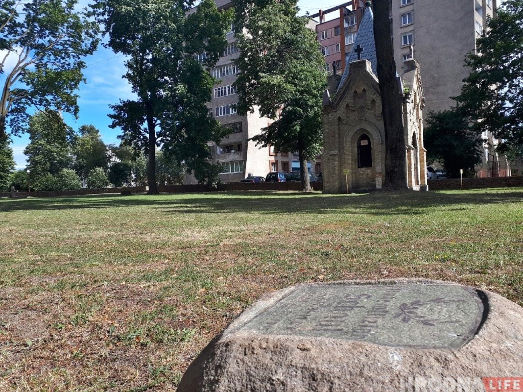 Камень з магілы нямецкага салдата, які знайшлі на Нёмане, перавезлі на вайсковыя могілкі