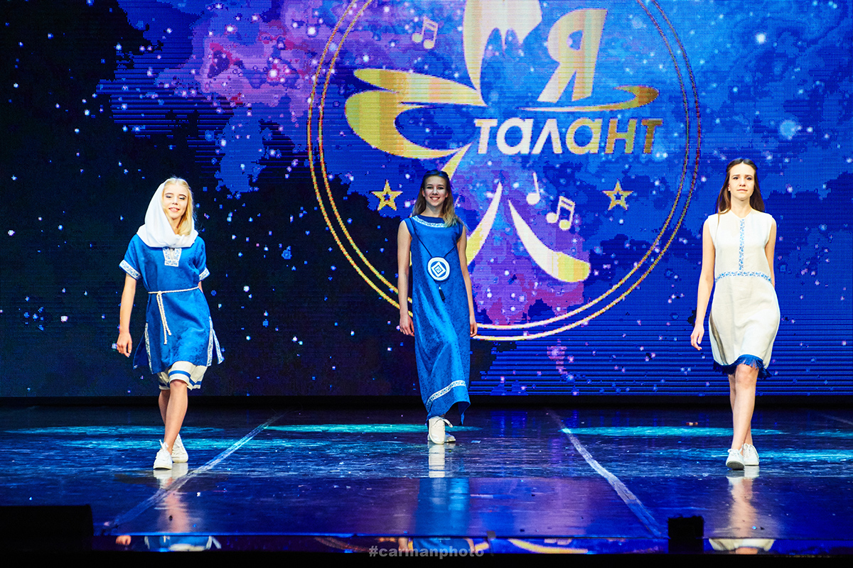 Коллекцию одежды 18-летней гродненской дизайнерки похвалила королева Великобритании