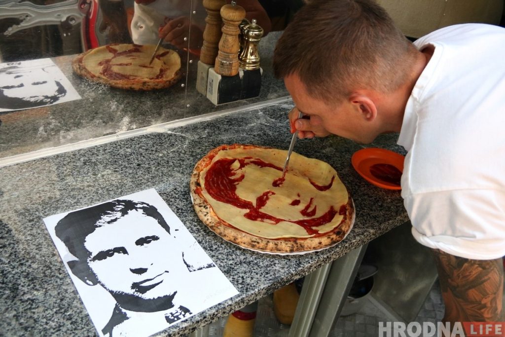 У гродзенскім Pizzatruck зрабілі піцу з партрэтам гангстара Мэера Ланскага