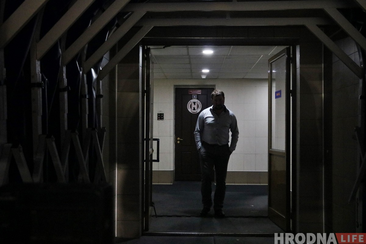 Світар пад скляпенні арэны, а нумар выключаць з абарачэння: у Гродне падзякавалі Андрэю Коршунаву за кар'еру