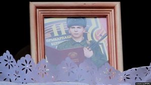 Даярка супраць Следчага камітэту. Маці салдата, які загінуў у войску, дамагаецца крымінальнай справы