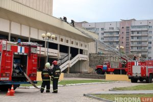 У Гродне пашкодзілі інсталяцыю каля драмтэатра. Цяпер яе аднаўляюць