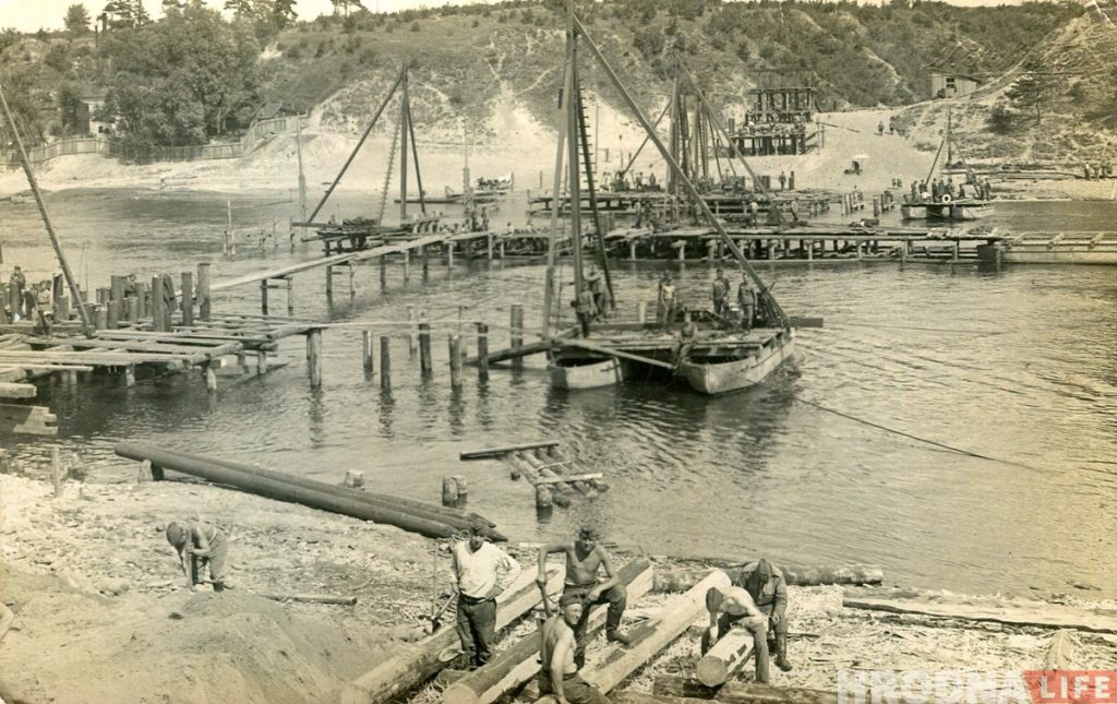 Засталіся толькі фатаграфіі: як выглядаў "Чырвоны" мост у Румлёва