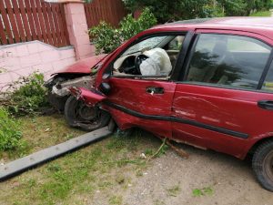 У Гродне кіроўца выпіў бутэльку гарэлкі і вырашыў перепарковаться. Пацярпелі шэсць машын У Гродне кіроўца выпіў бутэльку гарэлкі і вырашыў перепарковаться. Пацярпелі шэсць машын