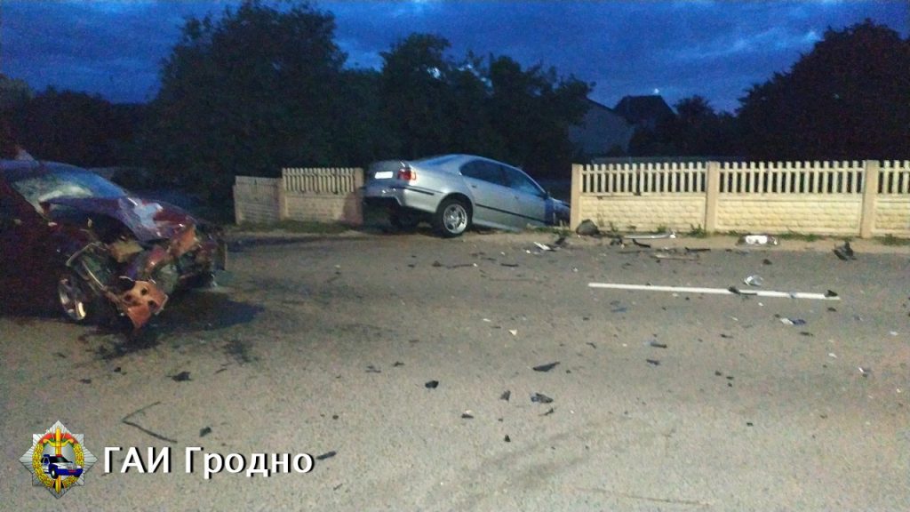 У Скідзелі сутыкнуліся два аўто, у дзяўчыны-кіроўцы і пасажыркі сур'ёзныя траўмы