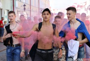 "Мы будзем мокрыя, як сучкі". ЛСП сабраў у Гродне поўную "Галактыку" фанатаў