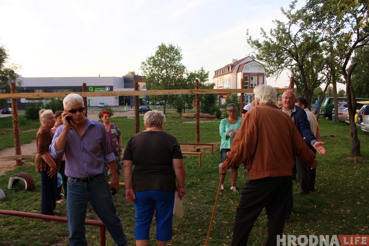 «Я не собираюсь строить забегаловку». Жители Ожешко не хотят видеть в своем дворе кафе-кондитерскую 