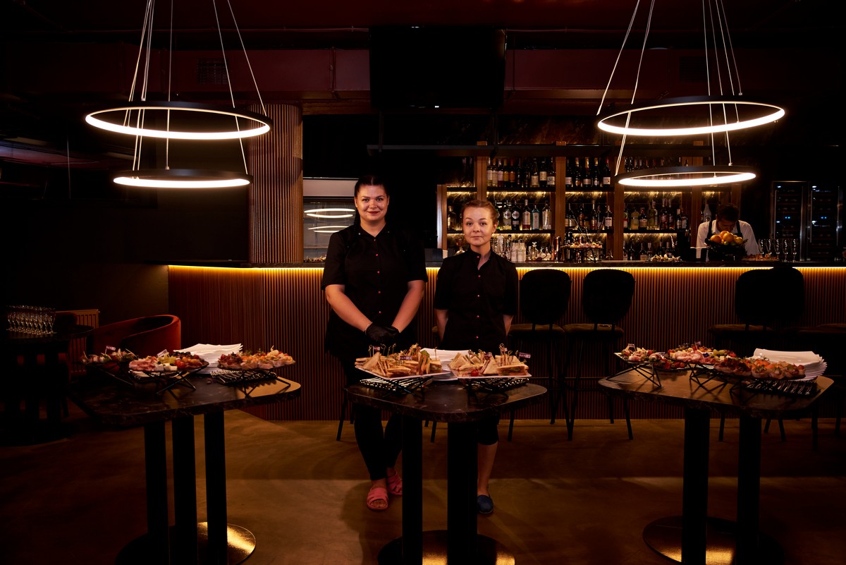 «Гучна паспяваць і смачна пад'есці". У цэнтры Гродна адкрыецца бар, дзе кожны зможа адчуць сябе зоркай