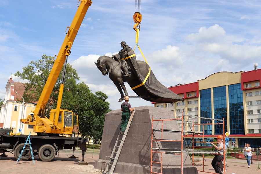 У Лідзе ўсталявалі помнік Гедыміну. Але скульптуру вы пакуль не ўбачыце У Лідзе ўсталявалі помнік Гедыміну. Але скульптуру вы пакуль не ўбачыце
