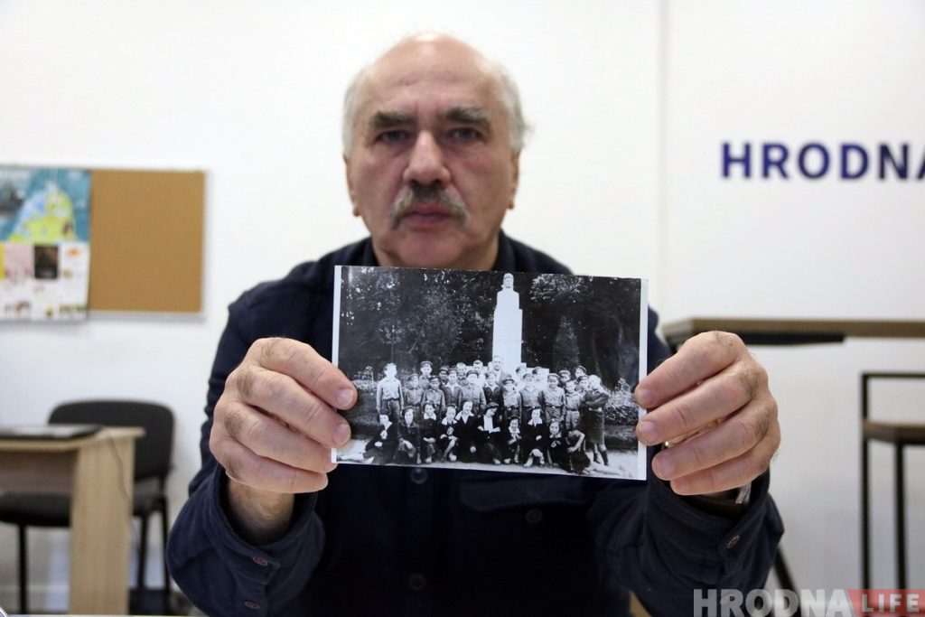 "У музеі ўбачыў такі ж здымак, як у мяне". Нашчадак гродзенцаў з Самары прыехаў шукаць свае карані