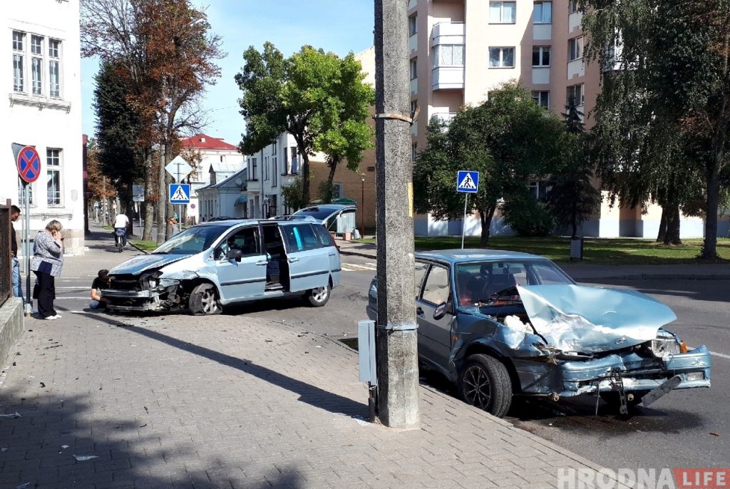 На Леніна сутыкнуліся два аўтамабілі. Ёсць пацярпелыя
