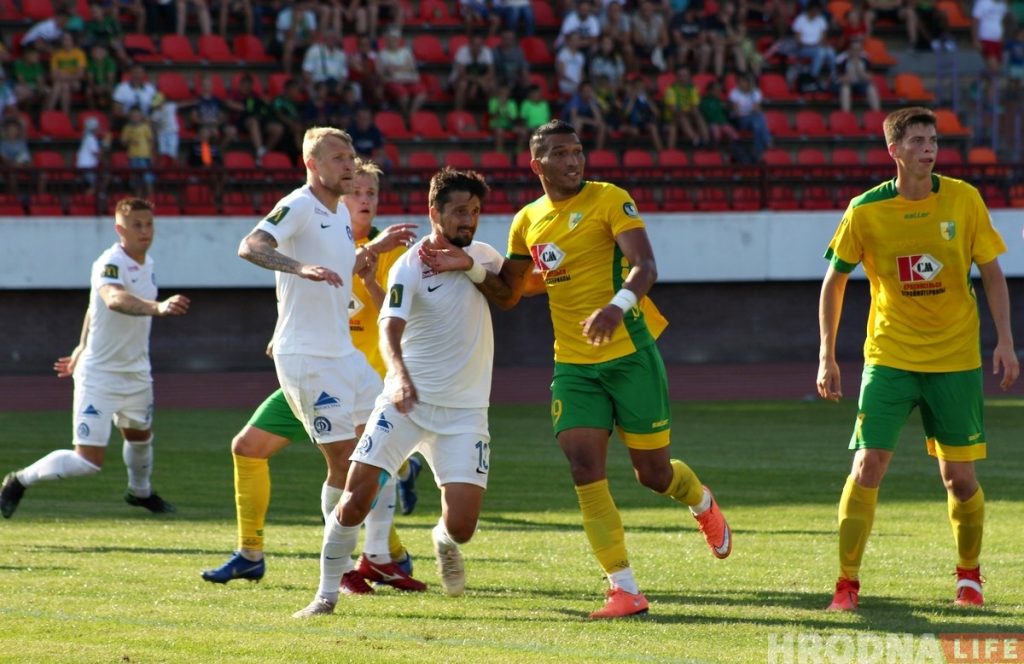 Няўдалая гульня ў Гродне працягваецца: "Нёман" на сваім полі прайграў мінскаму "Дынама"