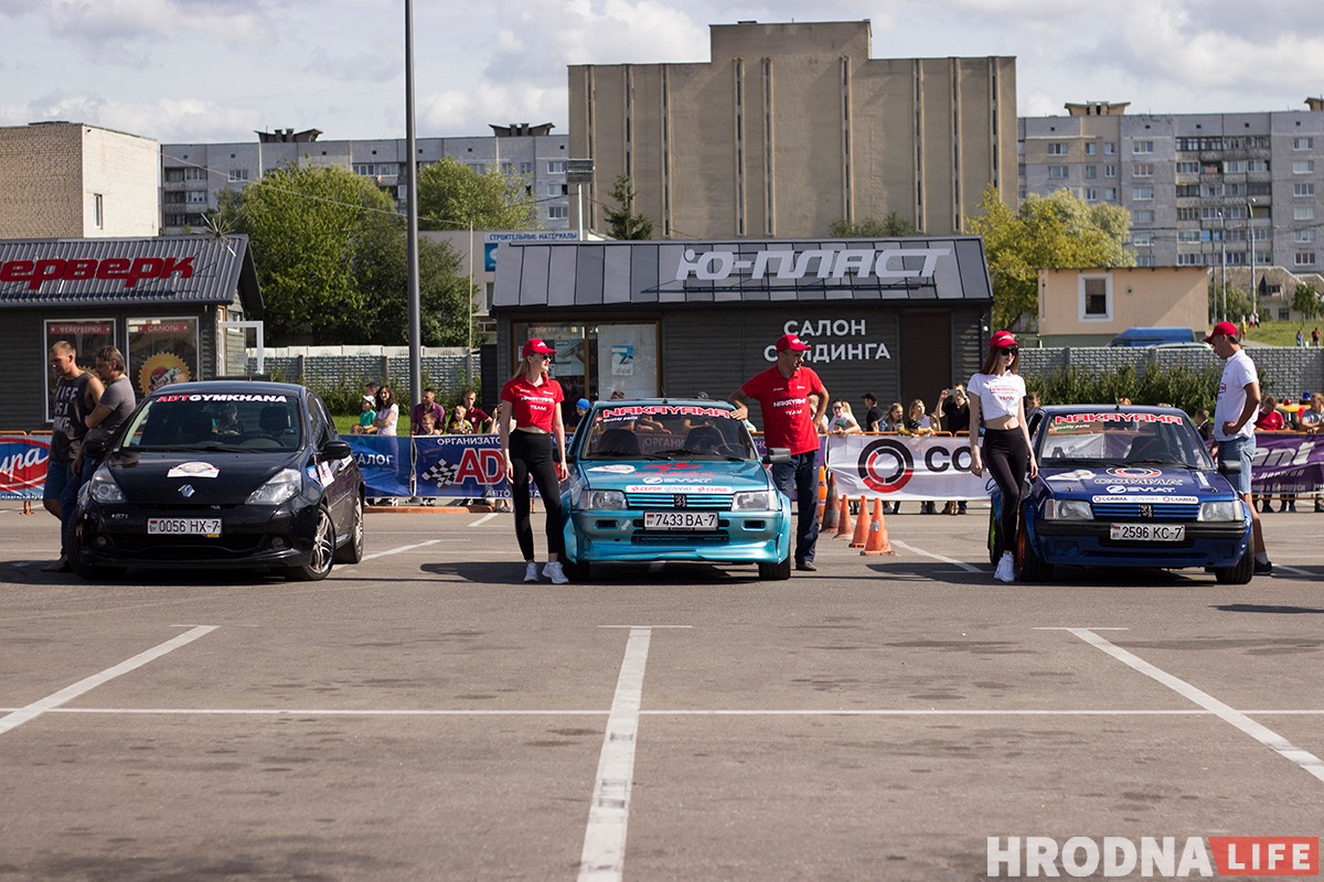 Колы над зямлёю, рык на ўсю паркоўку: у Гродне прайшоў чацвёрты этап аўтаджымханы Четвертый этап кубка ADTBY по джимхане в Гродно