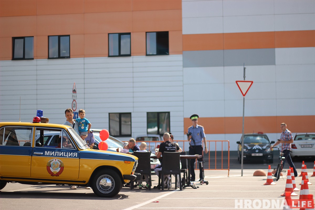 Колы над зямлёю, рык на ўсю паркоўку: у Гродне прайшоў чацвёрты этап аўтаджымханы Четвертый этап кубка ADTBY по джимхане в Гродно