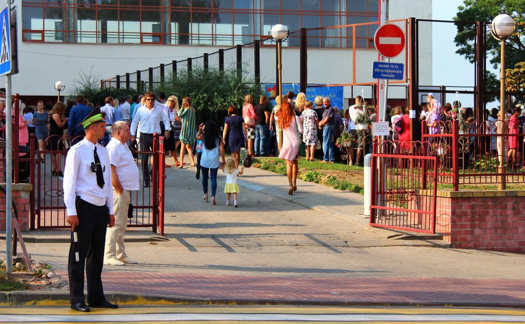 Каля школы на Альшанцы затрымалі п'янага кіроўцу