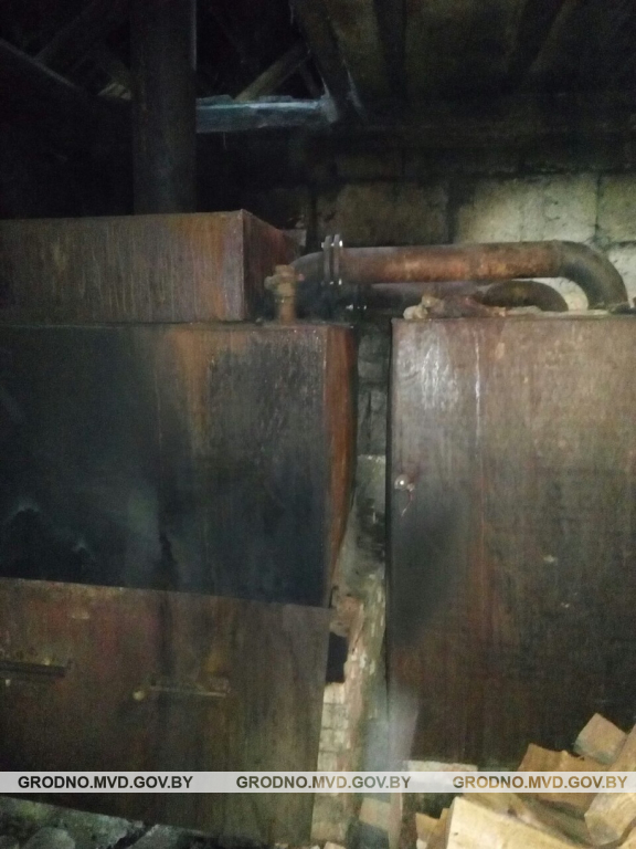 Зваршчык вырабіў 1700 літраў брагі на ферме, дзе ён і працуе Зваршчык вырабіў 1700 літраў брагі на ферме, дзе ён і працуе