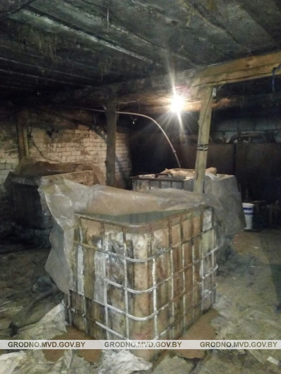 Зваршчык вырабіў 1700 літраў брагі на ферме, дзе ён і працуе Зваршчык вырабіў 1700 літраў брагі на ферме, дзе ён і працуе