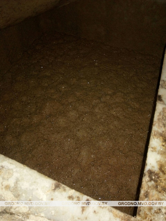 Зваршчык вырабіў 1700 літраў брагі на ферме, дзе ён і працуе Зваршчык вырабіў 1700 літраў брагі на ферме, дзе ён і працуе