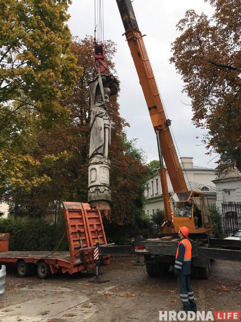 Драўляную скульптуру князя Вітаўта ў Гродне абяцаюць адрэстаўраваць