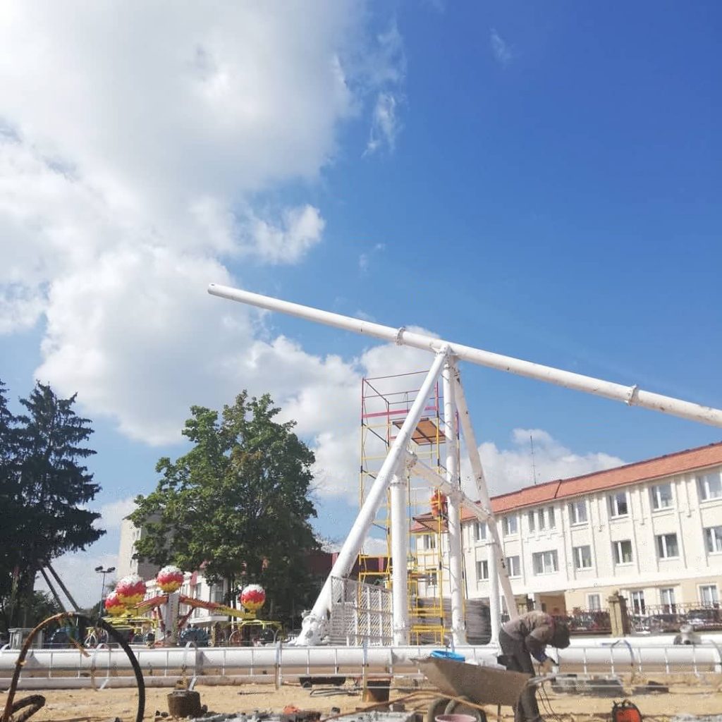 У Гродне пачалі ўсталёўваць кола агляду ў парку Жылібера