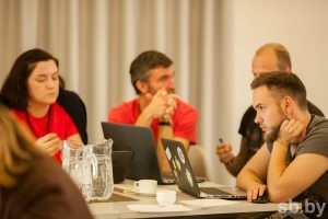 Гродзенец з дапамогай нейрасеткі размалёўвае архіўныя фота горада