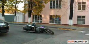 Таксіст з пасажырам заснуў за рулём і ўрэзаўся ў слуп