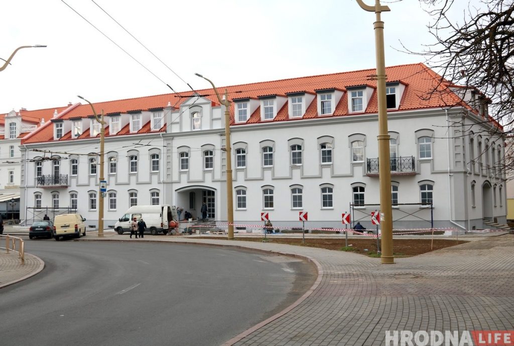 Усяго за паўгода: Сямашка амаль дабудаваў новы дом у цэнтры Гродна