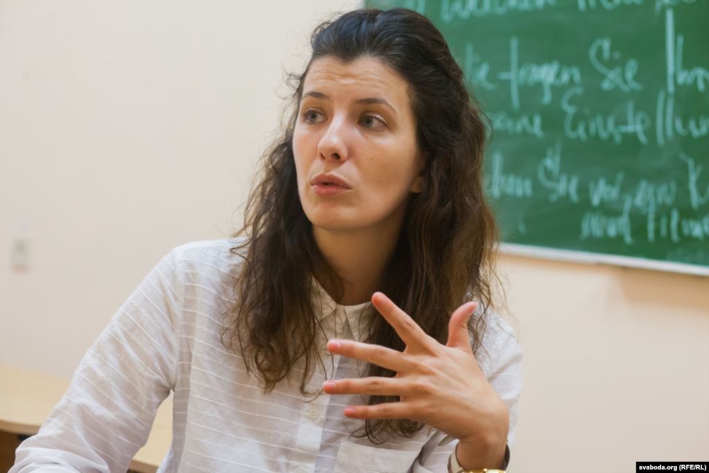 «Он меня бил головой о стену». Мужчина издевался над женой, а потом исчез с маленьким сыном