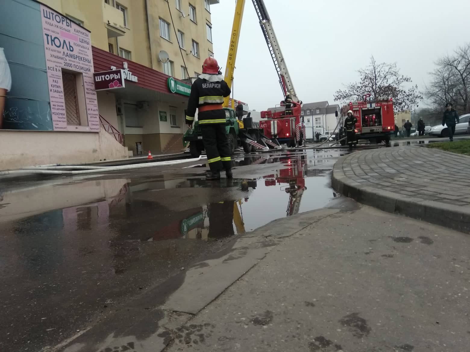 У цэнтры Гродна гарэў жылы будынак (абноўлена) У цэнтры Гродна гарэў жылы будынак (абноўлена)