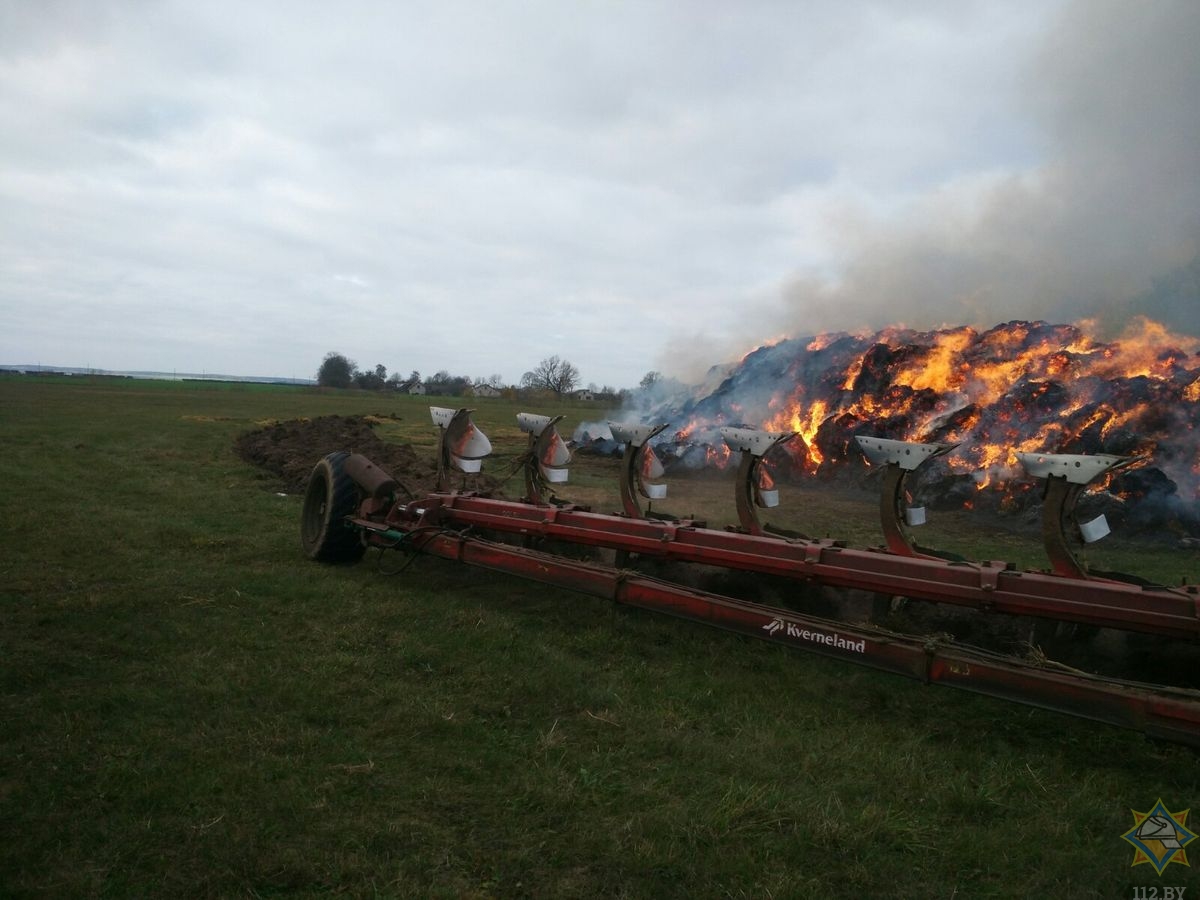 Дзеці гуляліся з запальнічкай і спалілі 100 тон саломы Дзеці гуляліся з запальнічкай і спалілі 100 тон саломы