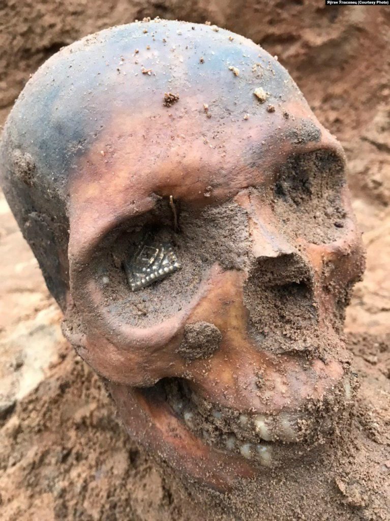 В Гольшанах заливают бетоном уникальное захоронение XIV века