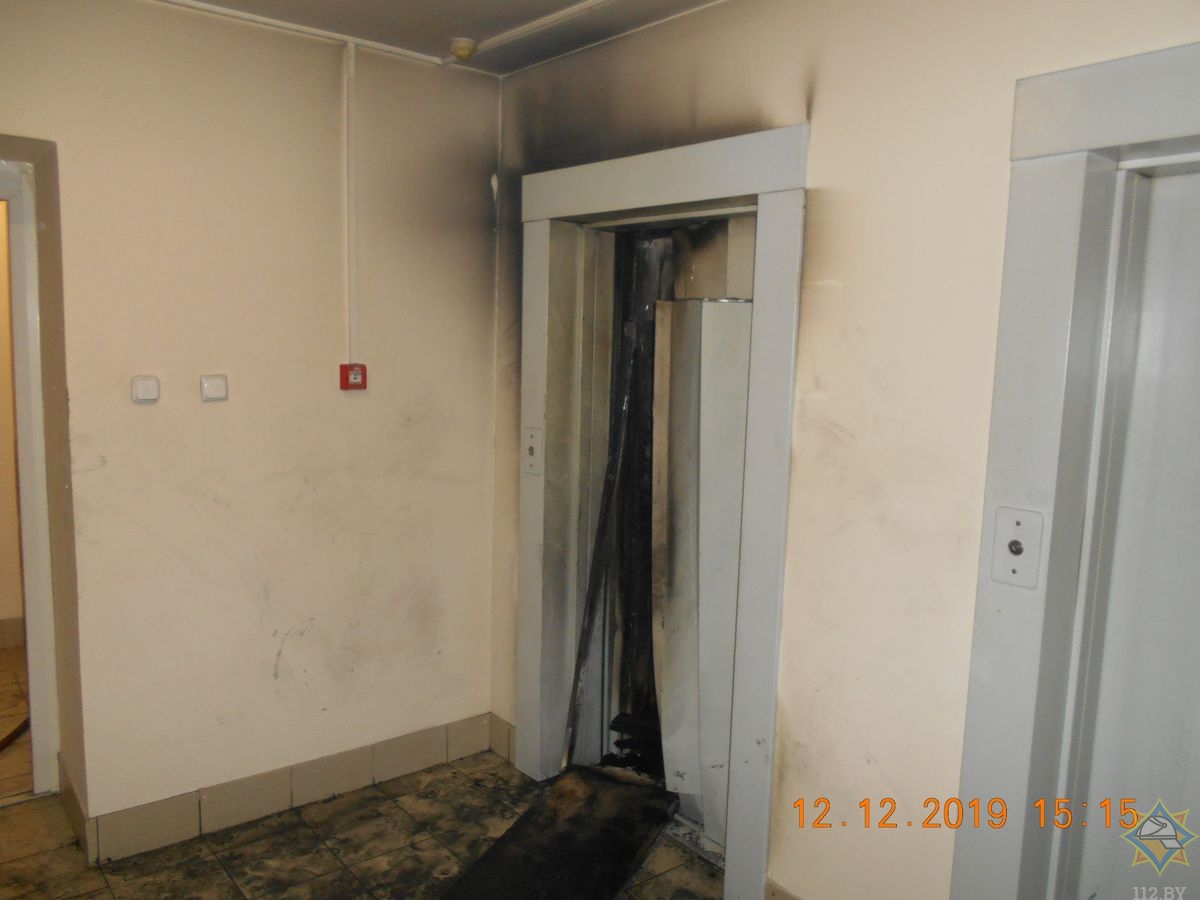 В Гродненской многоэтажке горел лифт. Эвакуировали 11 человек