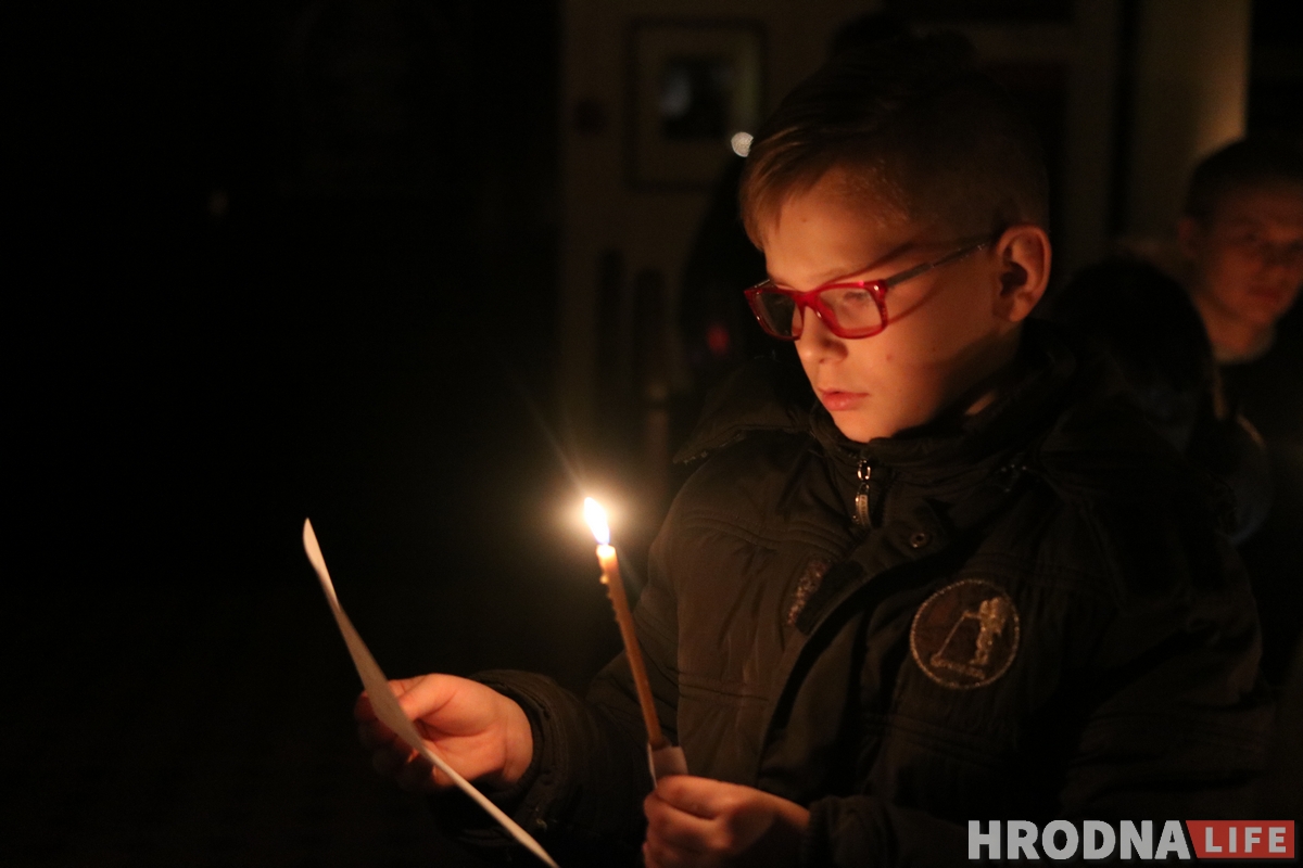 Напярэдадні Раства гродзенскія лютэране сабраліся ў кірсе і праспявалі ў цемры "Ціхая ноч"