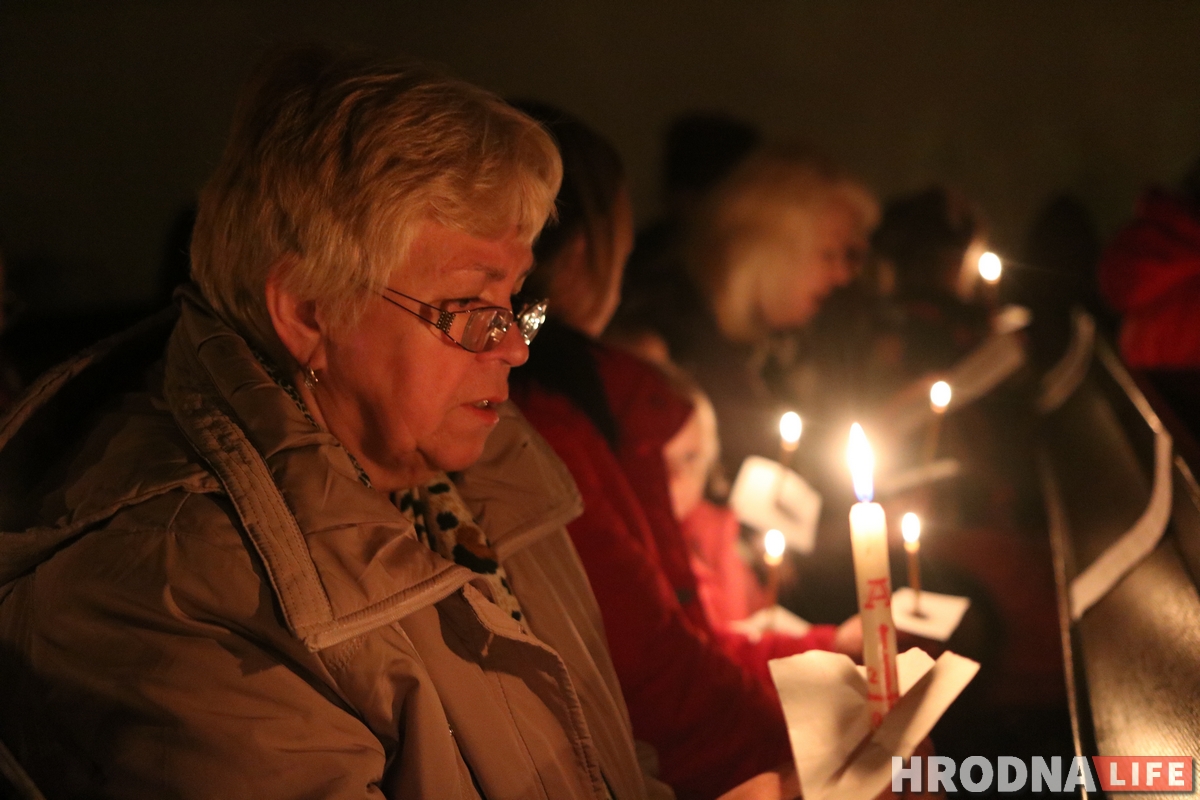 Напярэдадні Раства гродзенскія лютэране сабраліся ў кірсе і праспявалі ў цемры "Ціхая ноч"
