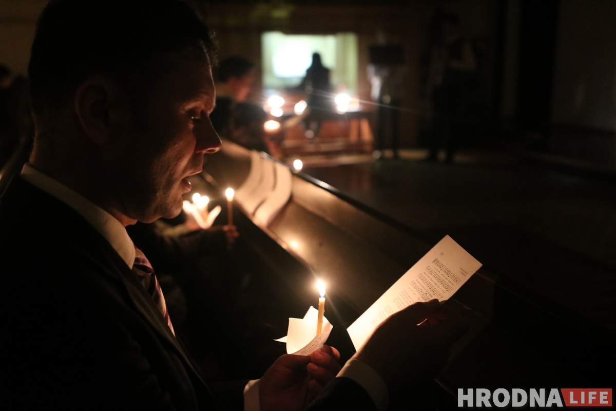 Напярэдадні Раства гродзенскія лютэране сабраліся ў кірсе і праспявалі ў цемры "Ціхая ноч"