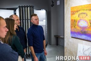 Мастацва на фоне дызайну. Выстава Ягора Коткіна адкрылася ў будаўнічай краме