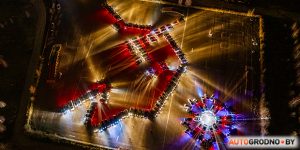 Галава зубра i васiлёк: у Гродна 160 аўтааматараў зрабiлi родныя сiмвалы са сваiх аўтамабiляў Галава зубра i васiлёк: у Гродна 160 аўтааматараў зрабiлi родныя сiмвалы са сваiх аўтамабiляў