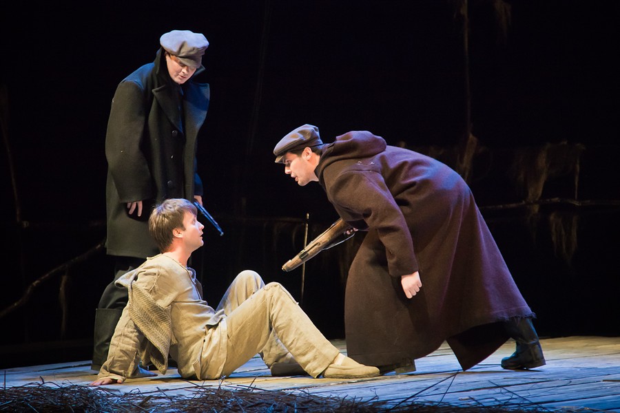 «Людзі на балоце» и «Вечар» в прямом эфире: продолжаются онлайн-трансляции из Купаловского театра