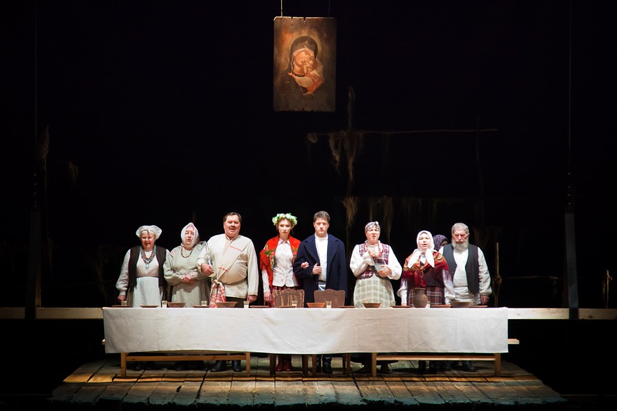 «Людзі на балоце» и «Вечар» в прямом эфире: продолжаются онлайн-трансляции из Купаловского театра