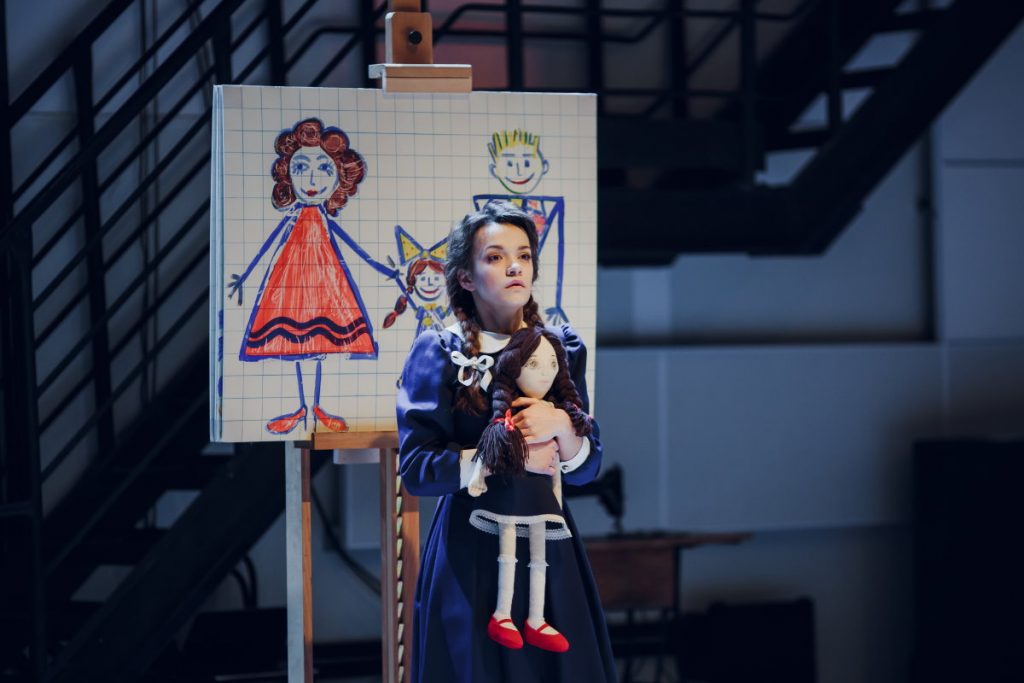 «Каханне як мілітарызм»: камедыю Купалаўскага тэатра пакажуць у прамым эфіры на VOKA